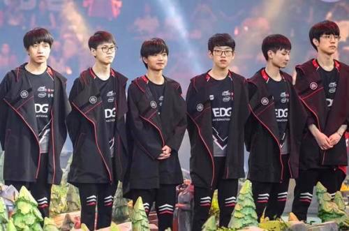 动作并作出 动作并作出